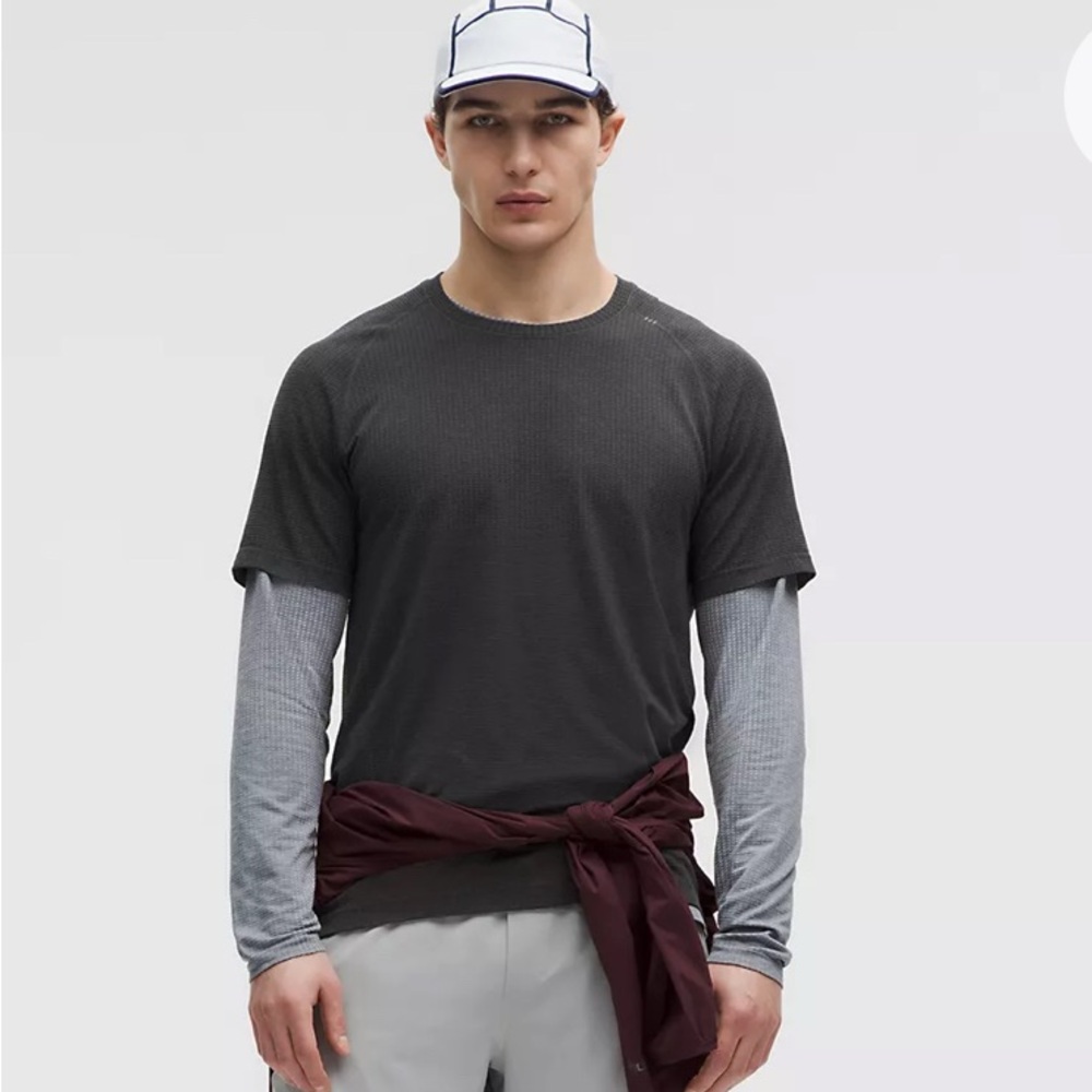 LULULEMON Metal Vent Tech shirt size XL.